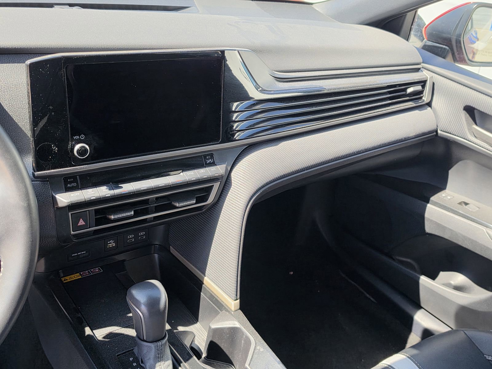 Used 2025 Toyota Camry SE image 13