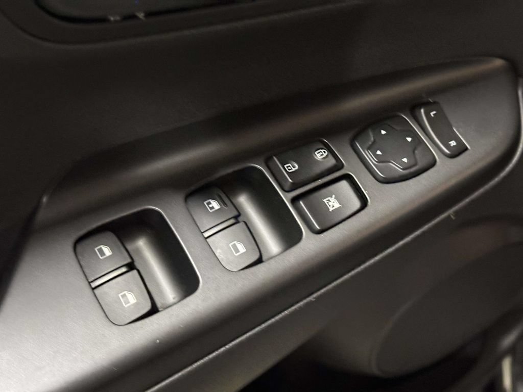 Used 2022 Hyundai Kona SE AWD/4WD image 30