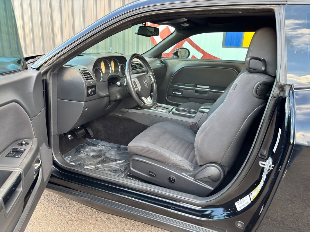 Used 2013 Dodge Challenger SXT w/ Super Sport Group image 9