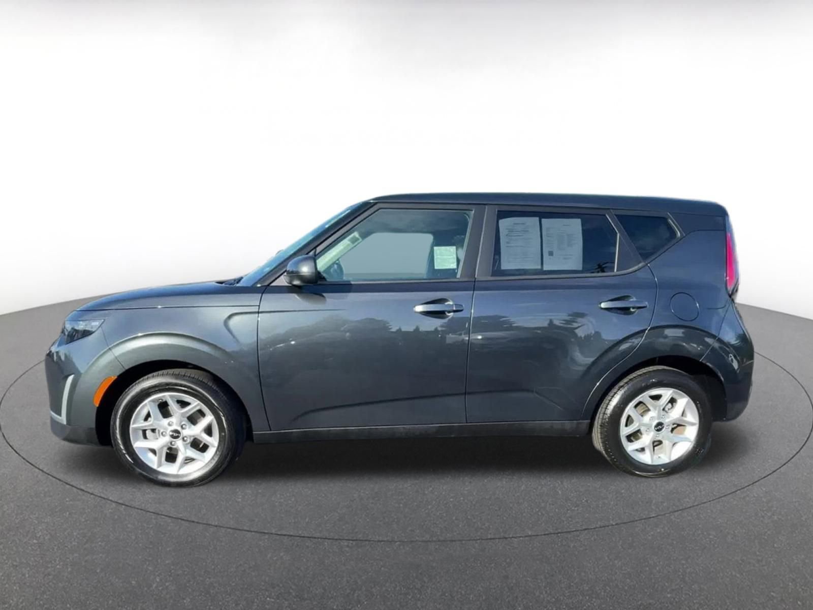 Used 2025 Kia Soul LX w/ LX Technology Package image 9