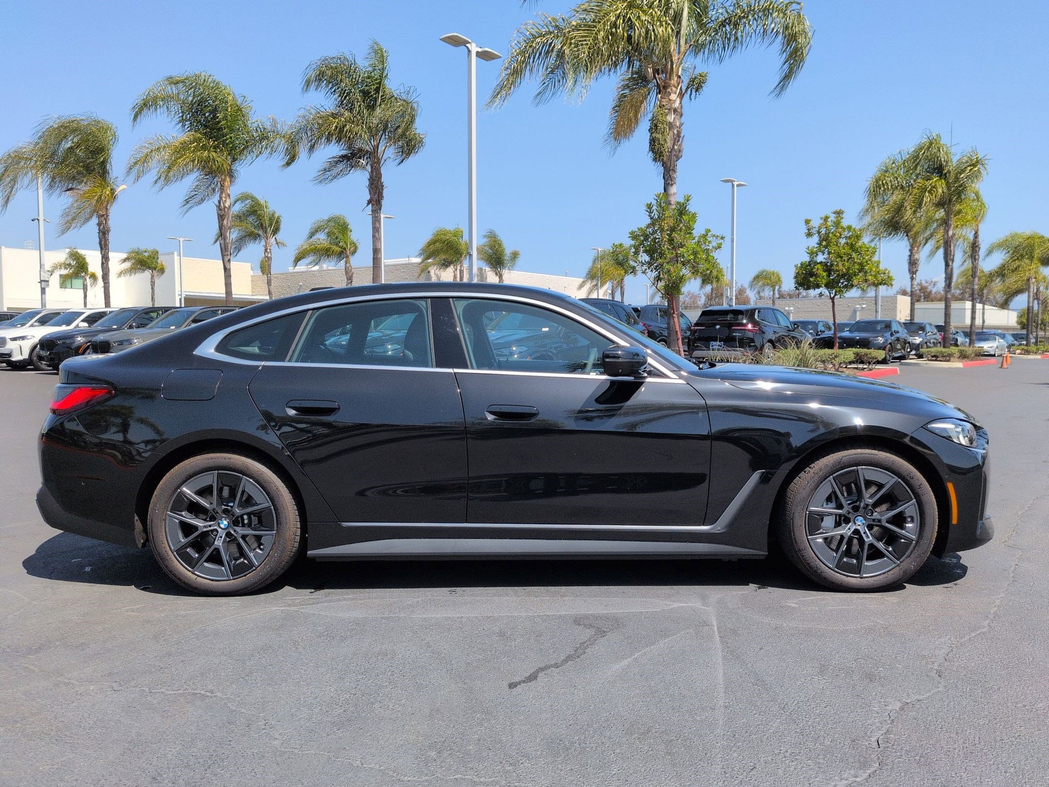 Used 2025 BMW i4 eDrive40 w/ Parking Assistance Package RWD image 11