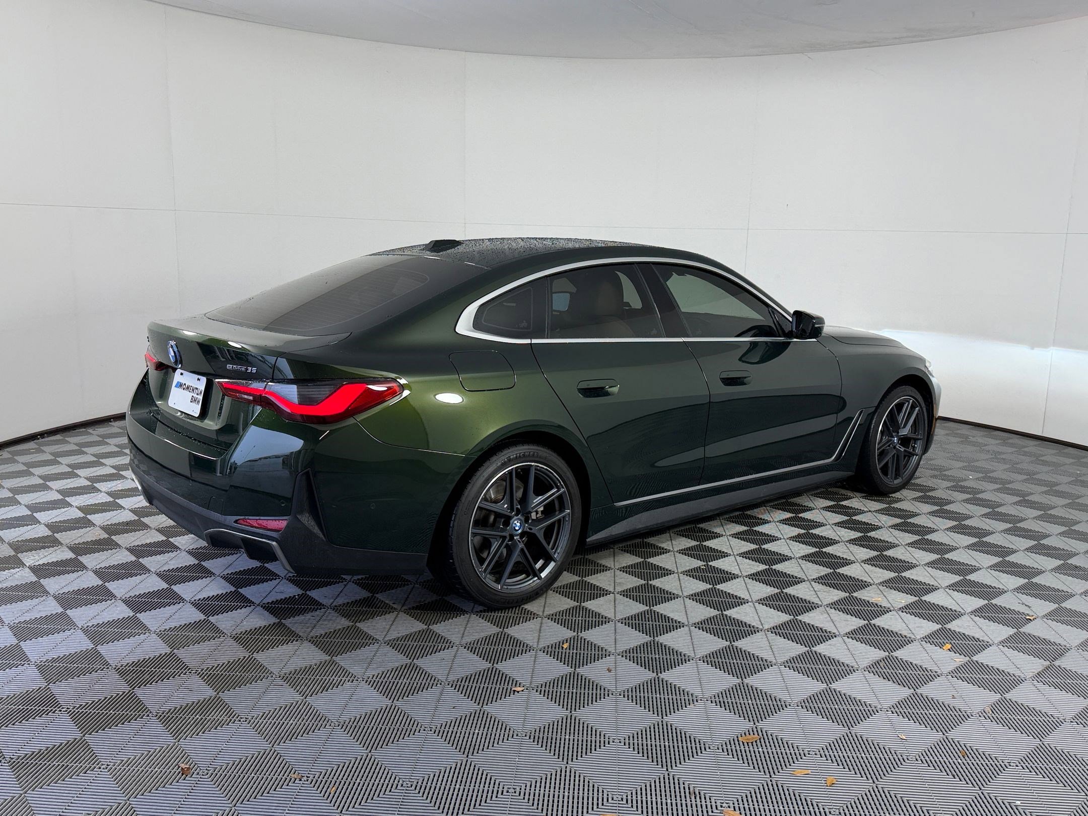 Used 2023 BMW i4 eDrive35 w/ Premium Package RWD image 9