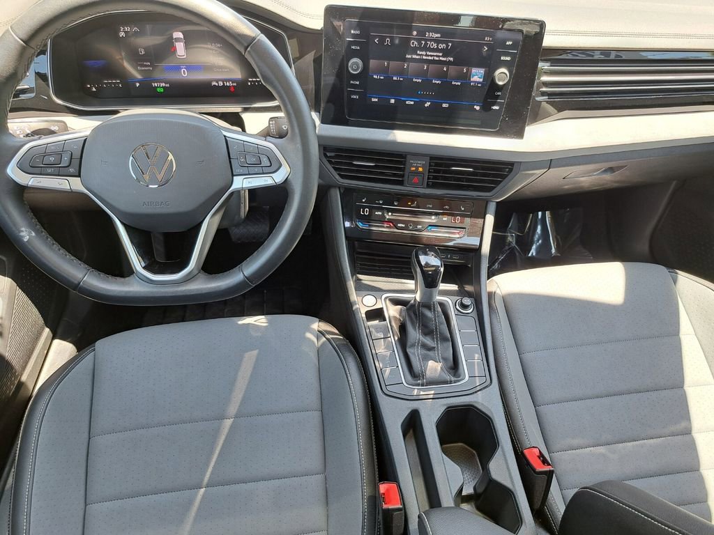 Used 2025 Volkswagen Jetta SE FWD image 22