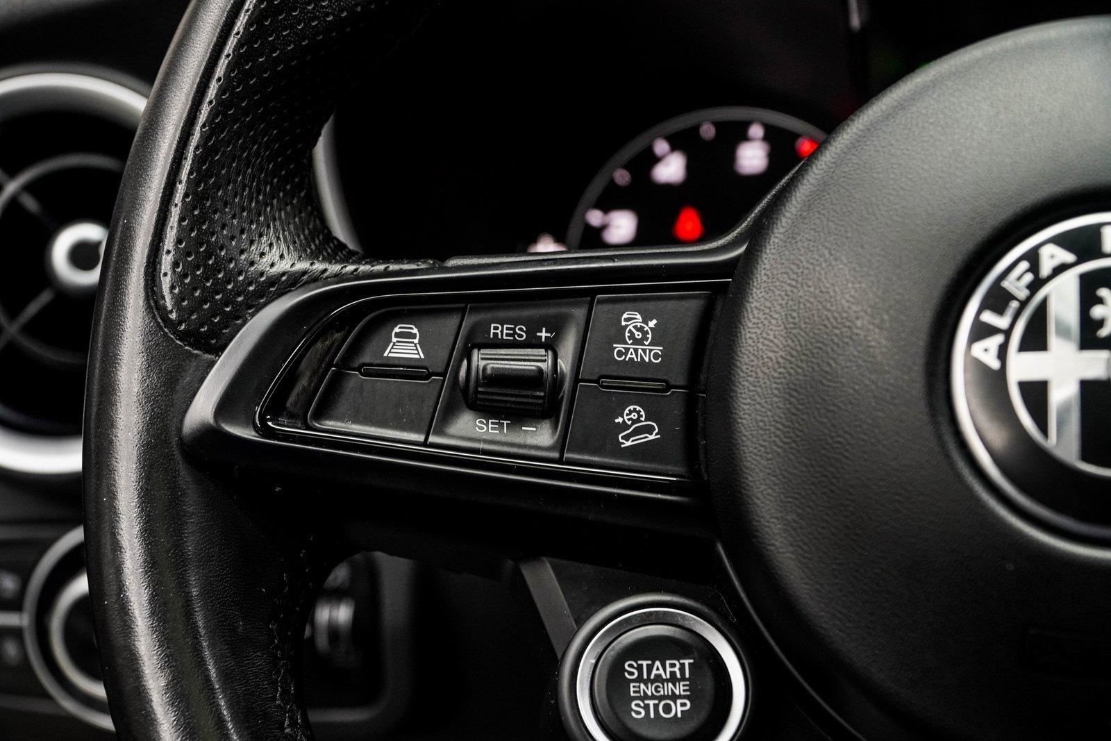 Used 2022 Alfa Romeo Stelvio Ti image 28