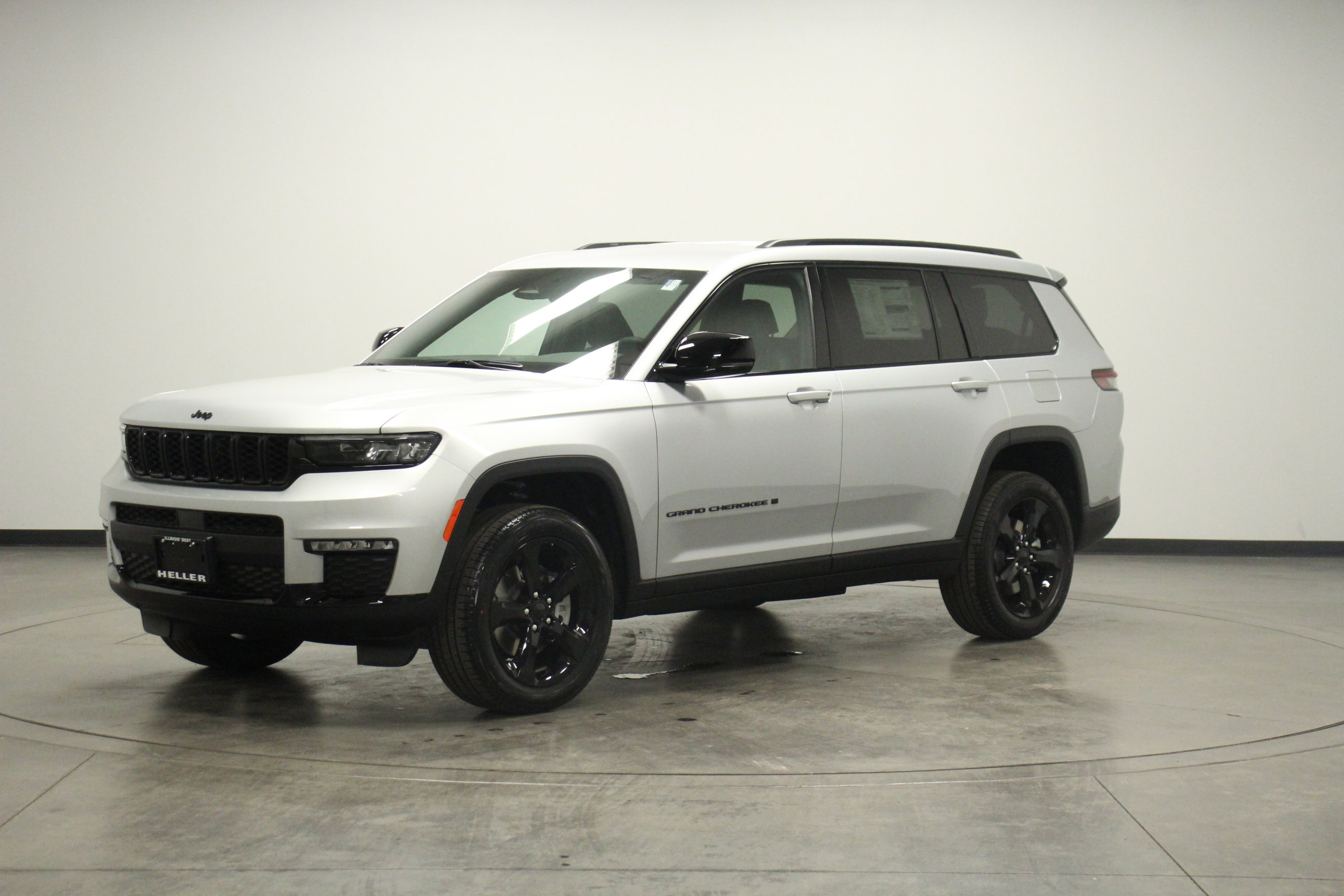 New 2025 Jeep Grand Cherokee L Limited w/ Black Appearance Package image 4