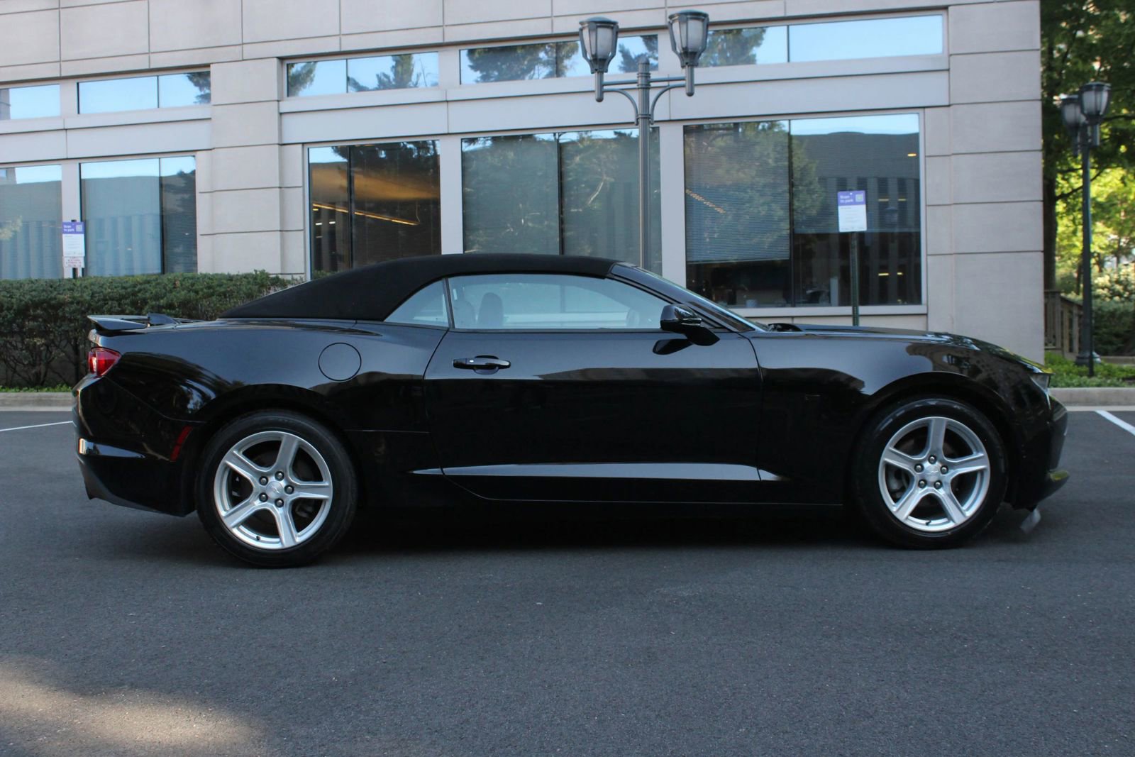 Used 2021 Chevrolet Camaro LT w/ Technology Package RWD image 6