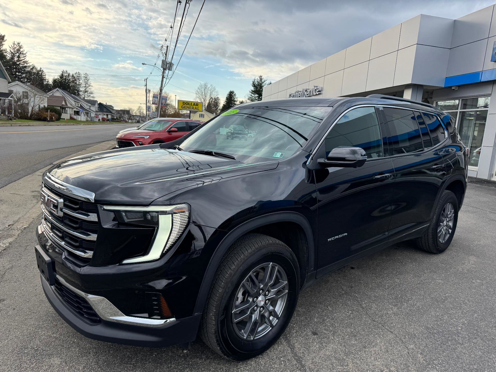 Used 2025 GMC Acadia Elevation image 4