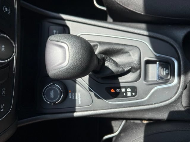 Used 2021 Jeep Cherokee Latitude AWD/4WD image 30