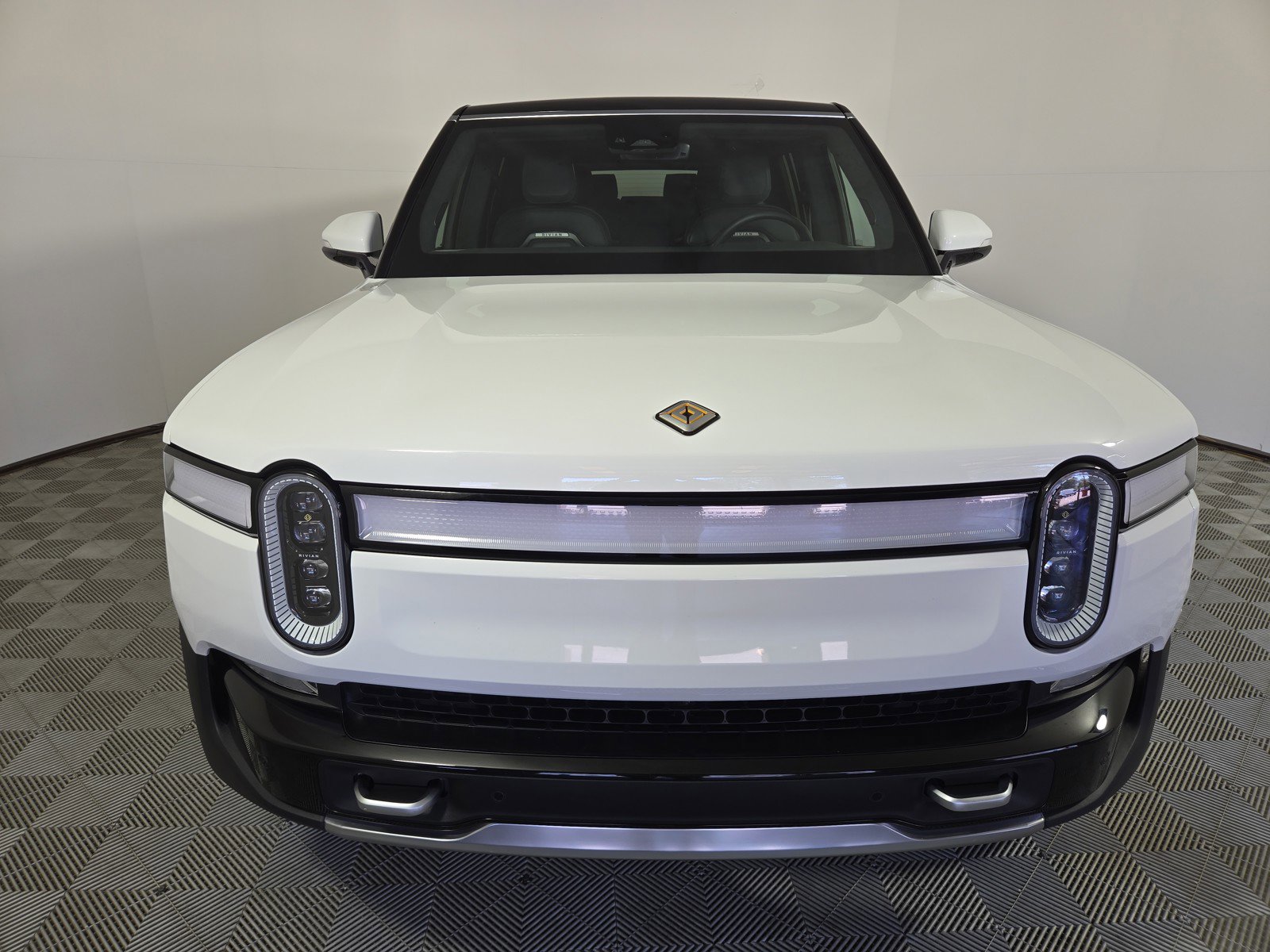 Used 2024 Rivian R1S Adventure AWD/4WD image 8