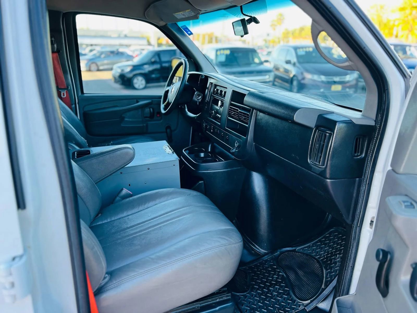 Used 2013 Chevrolet Express 2500 image 16