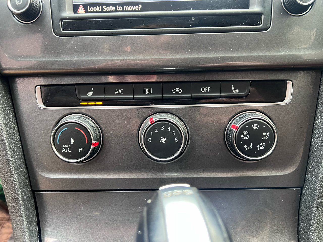 Used 2017 Volkswagen Golf Alltrack S image 14