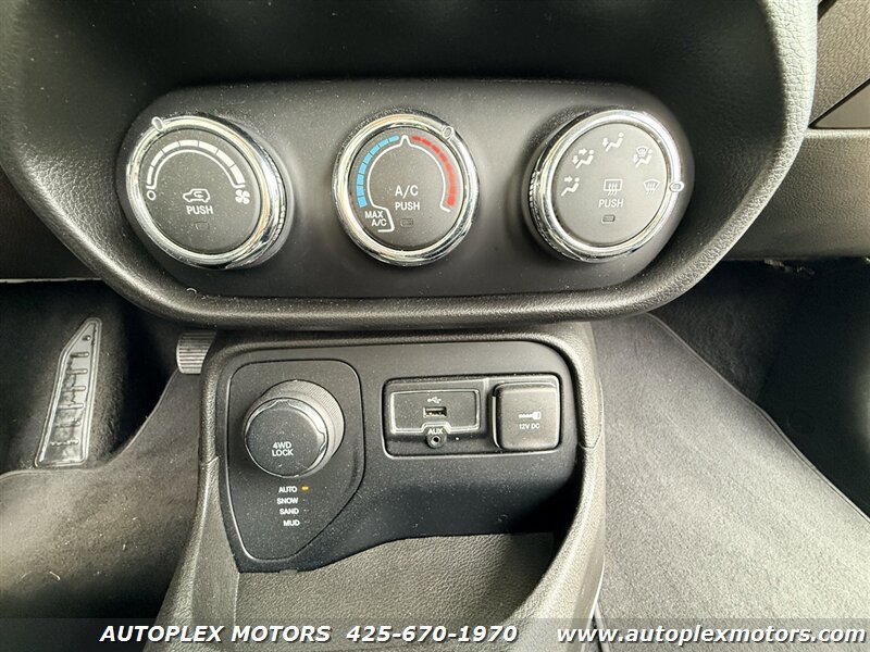 Used 2017 Jeep Renegade Sport w/ Power & Air Group AWD/4WD image 13