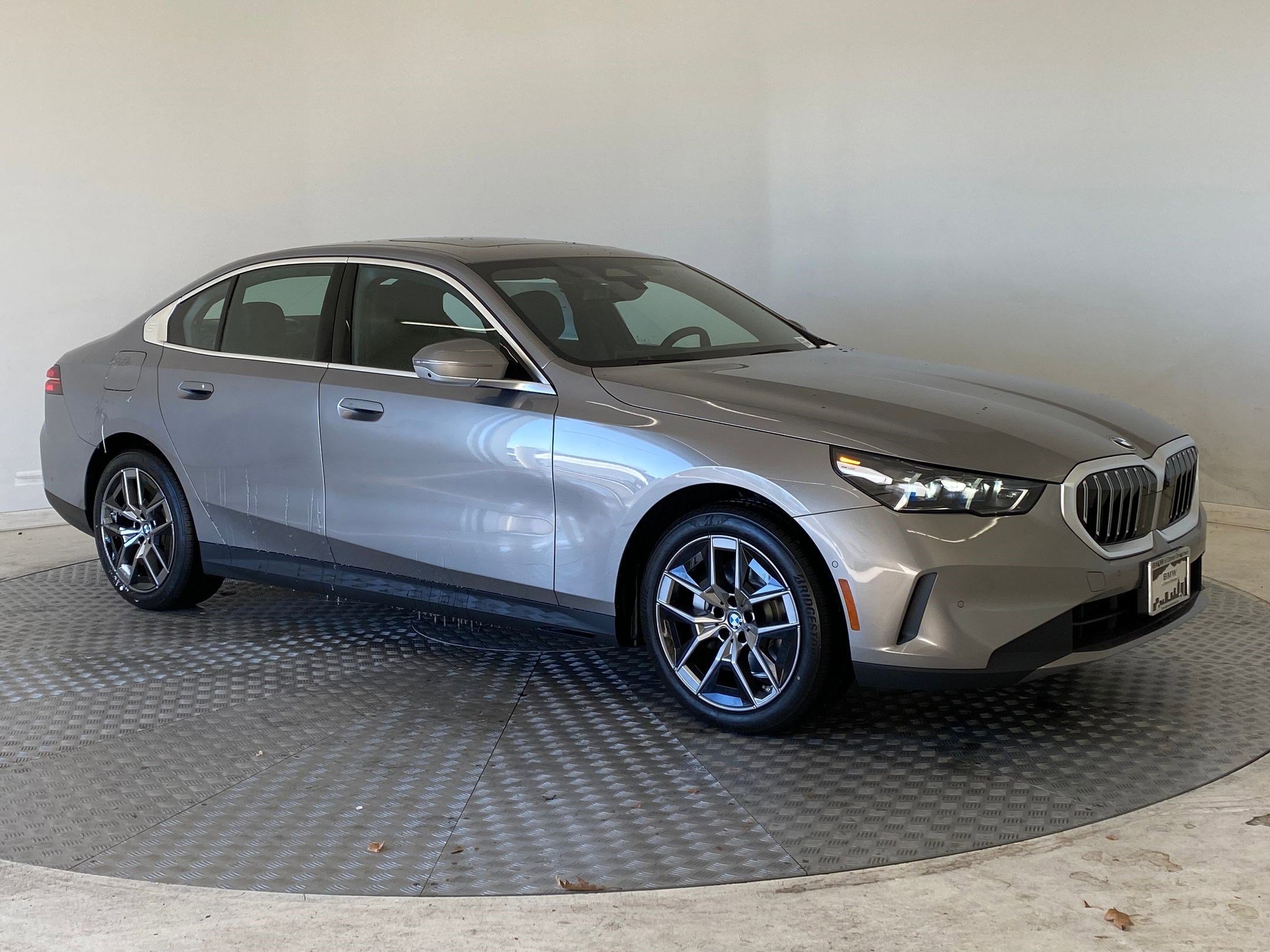 New 2026 BMW 530i xDrive w/ Premium Package image 6