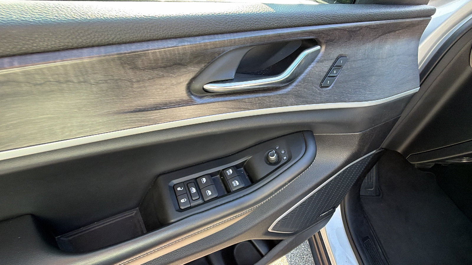Used 2024 Jeep Grand Cherokee Limited 4xe AWD/4WD image 15