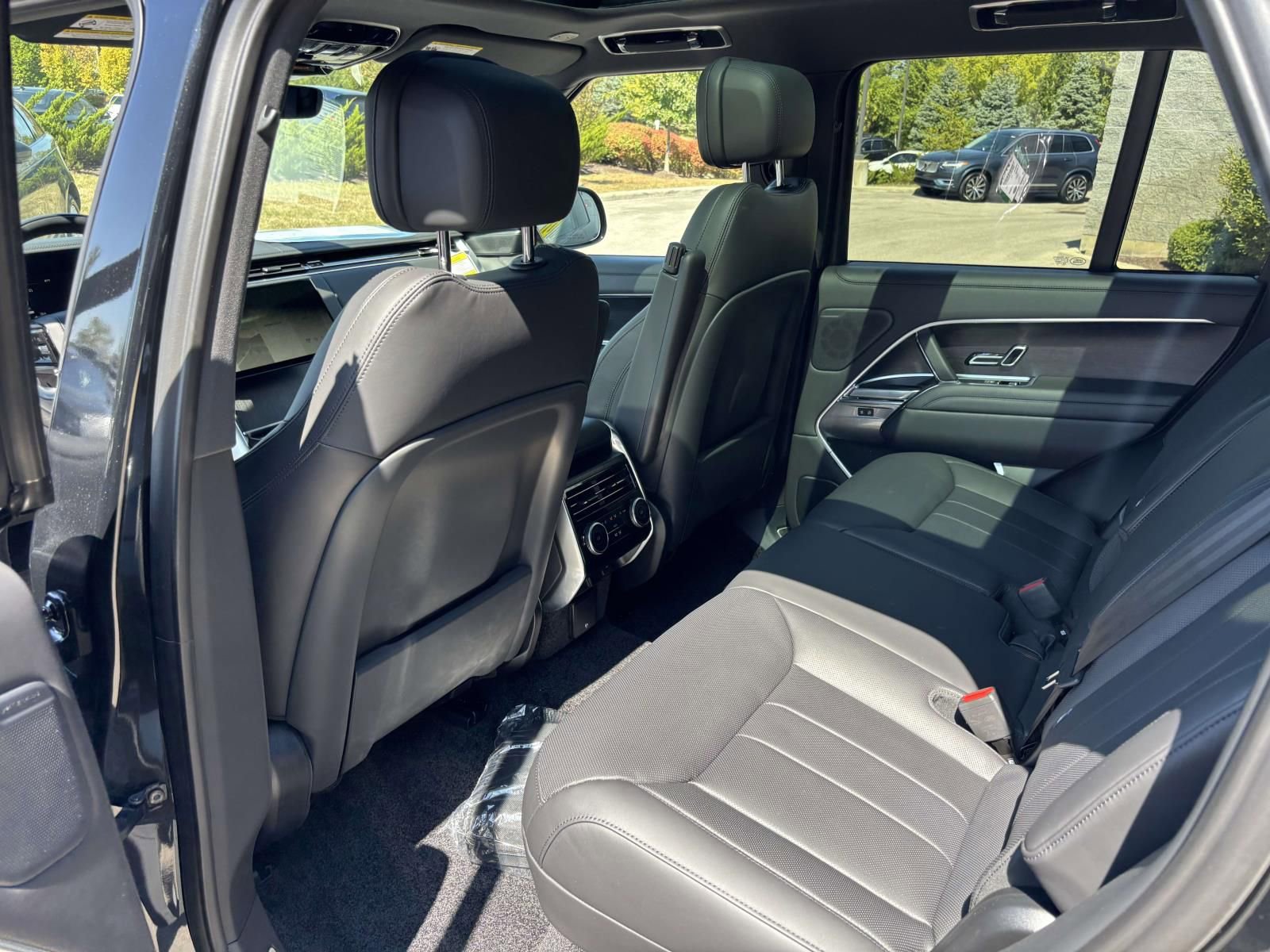 New 2025 Land Rover Range Rover SE image 22