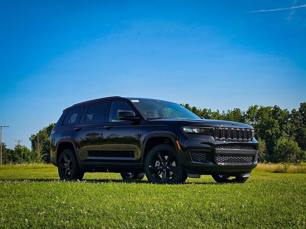 New 2025 Jeep Grand Cherokee L Altitude image 2