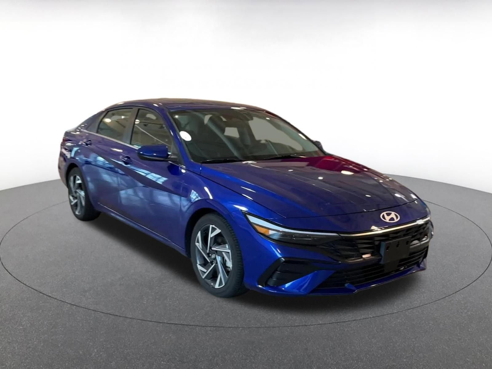 Used 2025 Hyundai Elantra SEL image 3