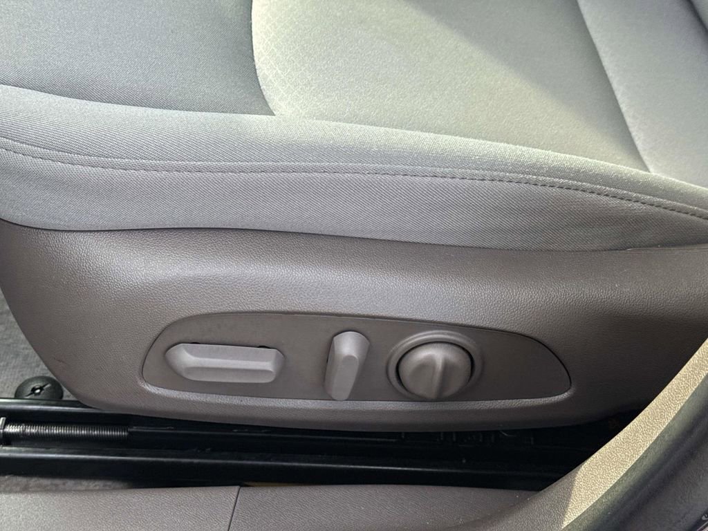 Used 2025 Chevrolet Malibu LT FWD image 16