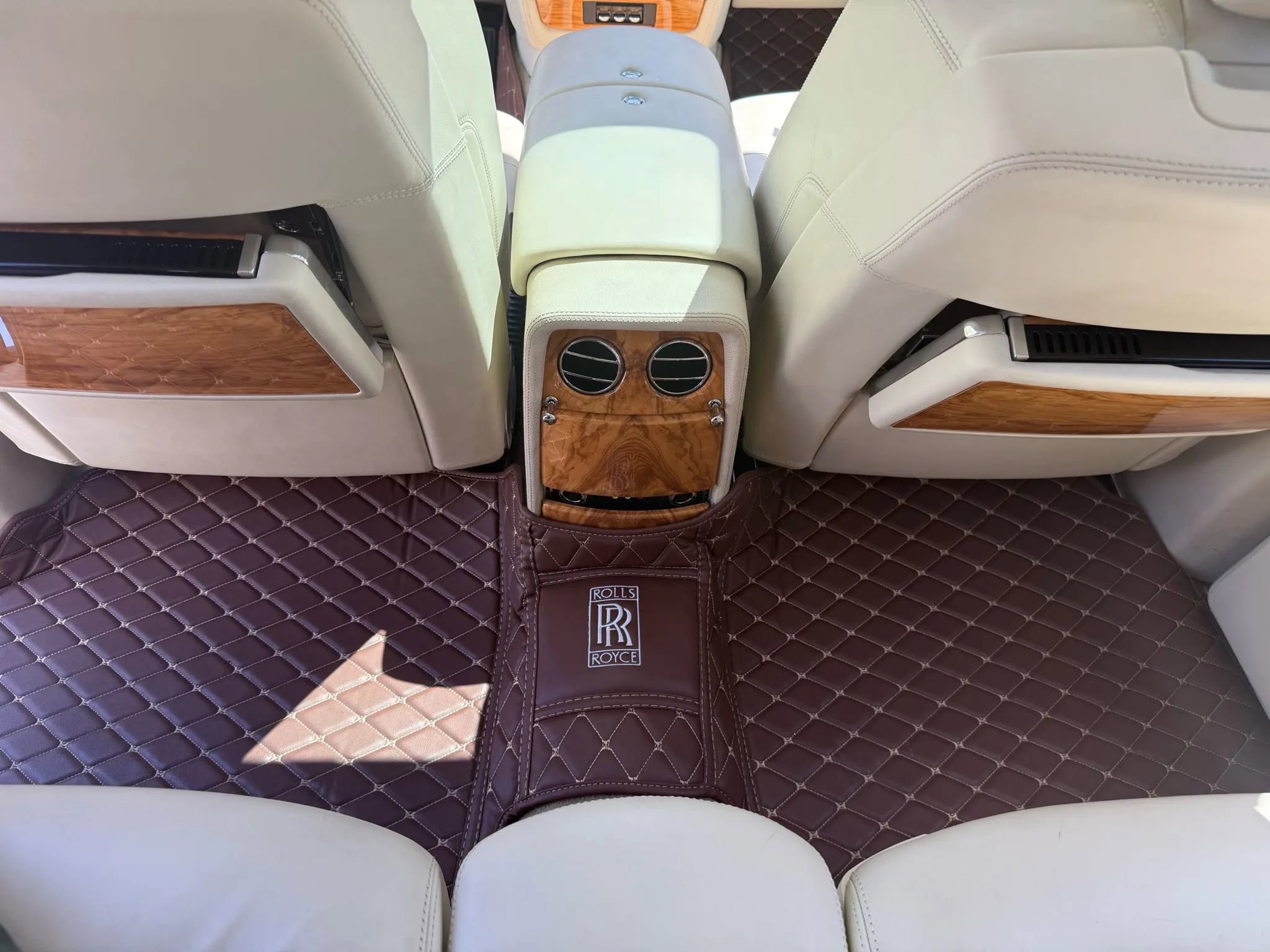 Used 2011 Rolls-Royce Phantom Sedan image 33