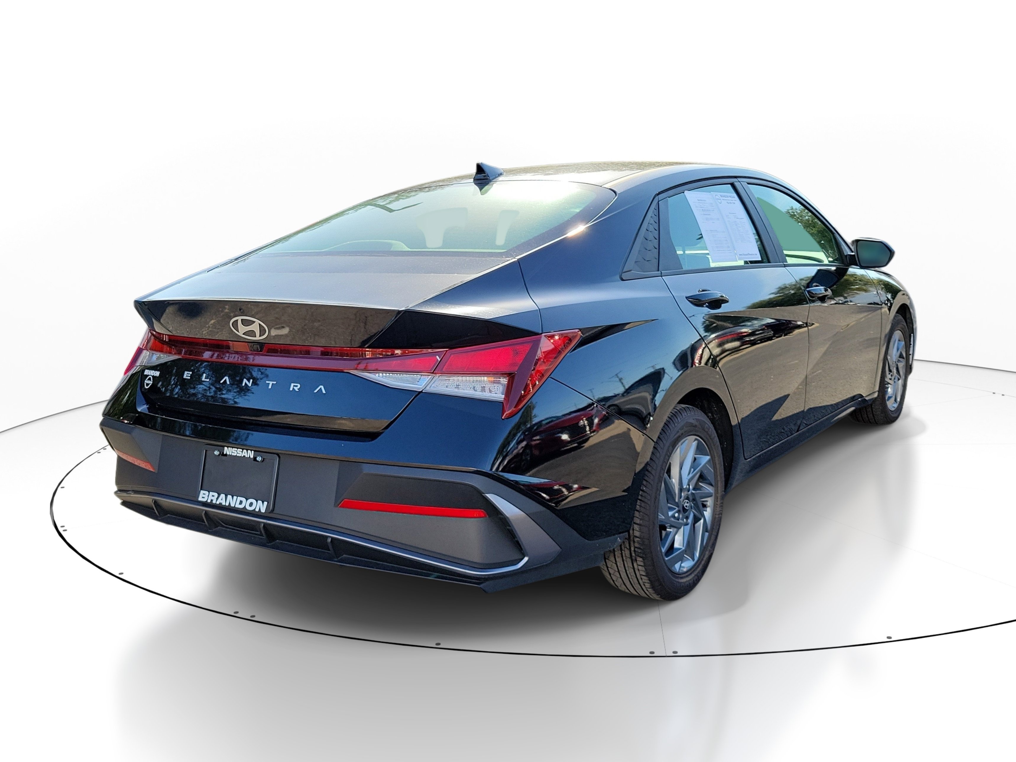 Used 2024 Hyundai Elantra SEL FWD image 7