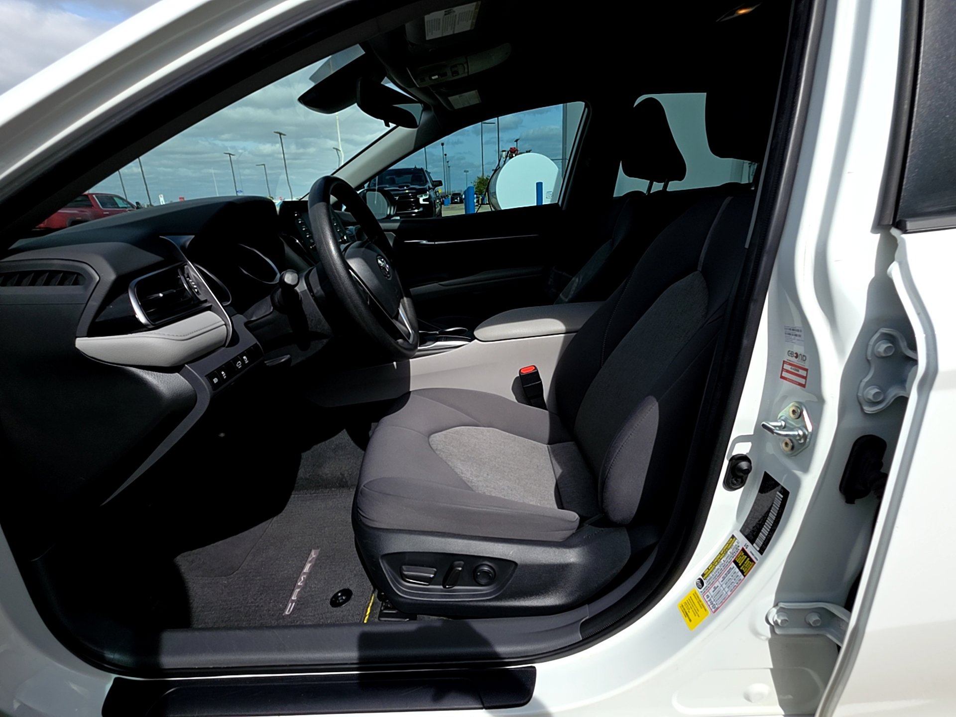 Used 2023 Toyota Camry LE image 10