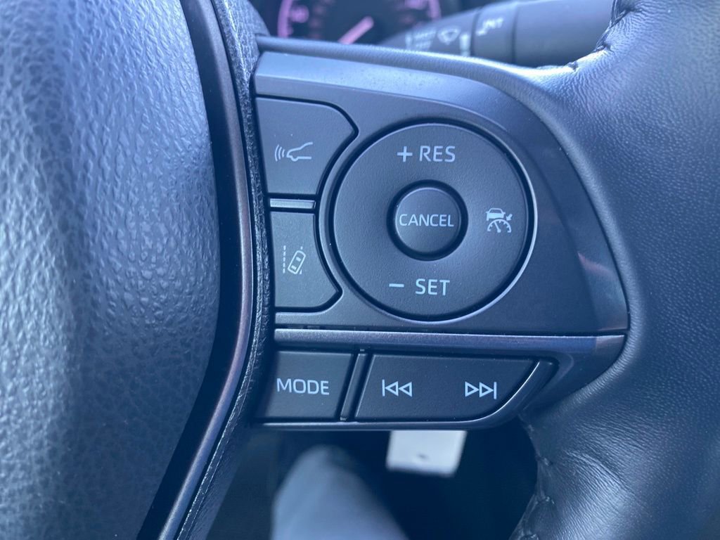 Used 2022 Toyota Camry SE FWD image 9
