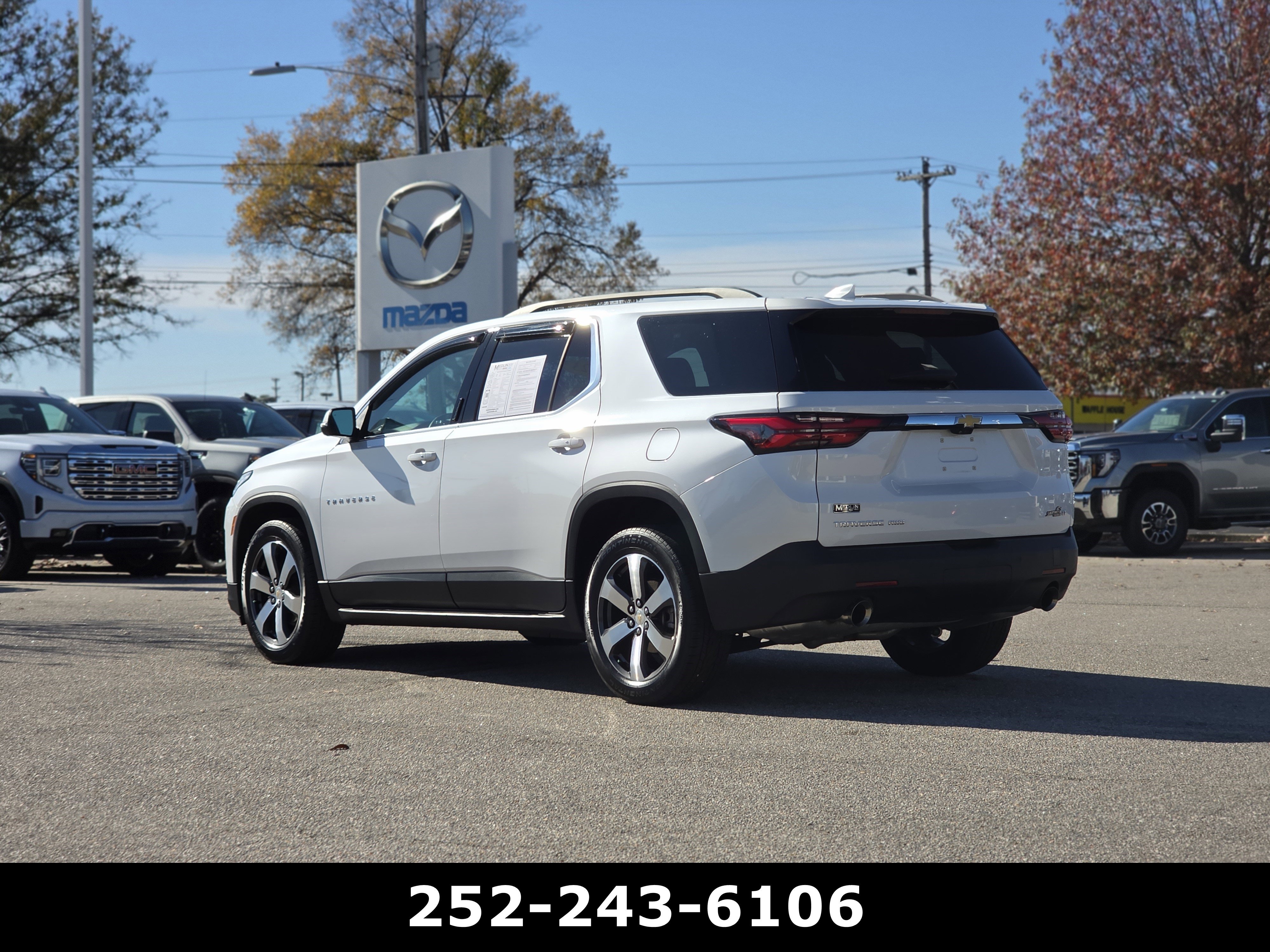 Used 2023 Chevrolet Traverse LT w/ LT Premium Package image 5