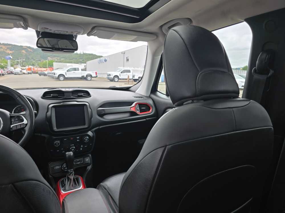 Used 2021 Jeep Renegade Trailhawk w/ Sun & Sound Group AWD/4WD image 14