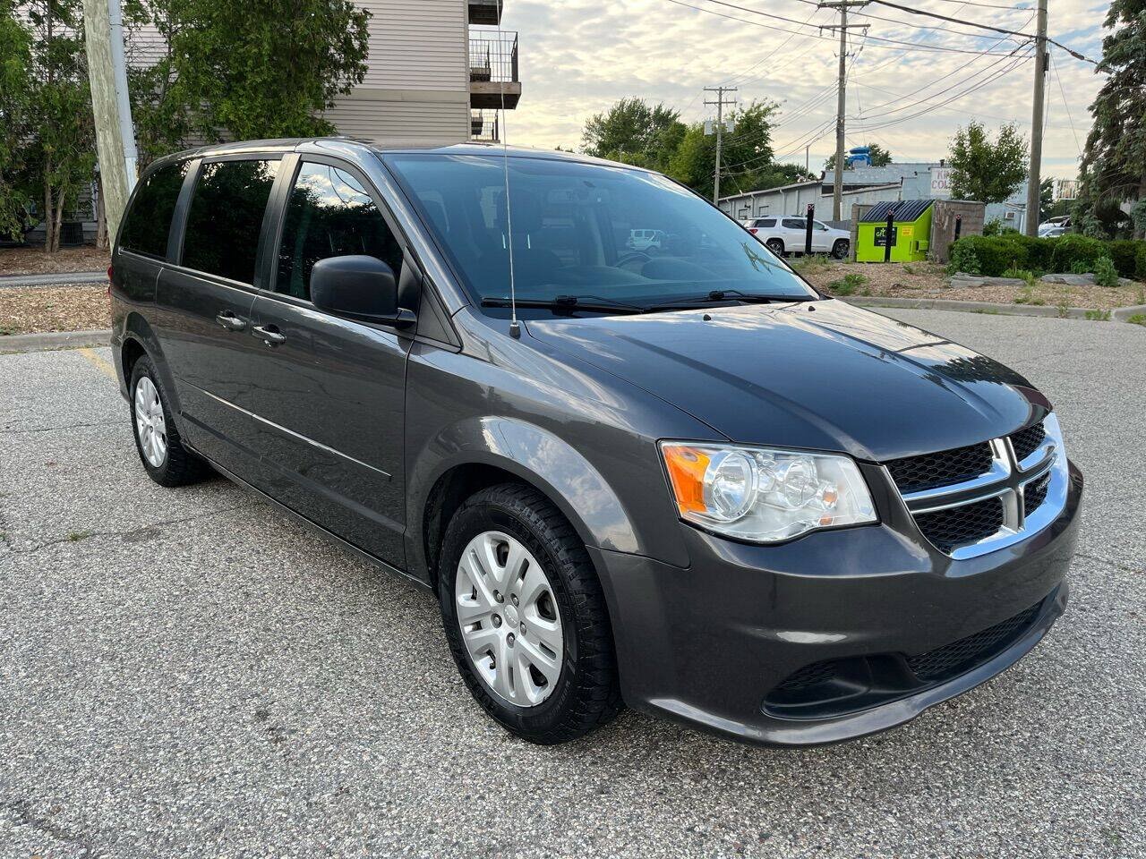 Used 2017 Dodge Grand Caravan SE w/ Power Window Group FWD image 4
