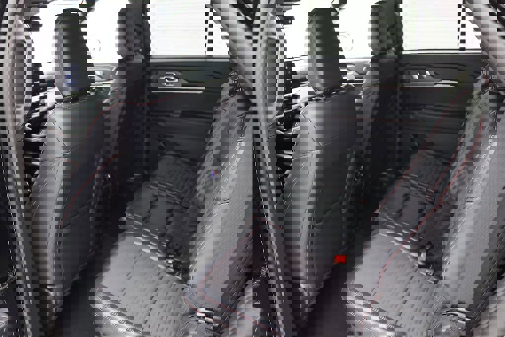 Used 2025 Ford Explorer ST-Line w/ ST-Line Street Pack image 12