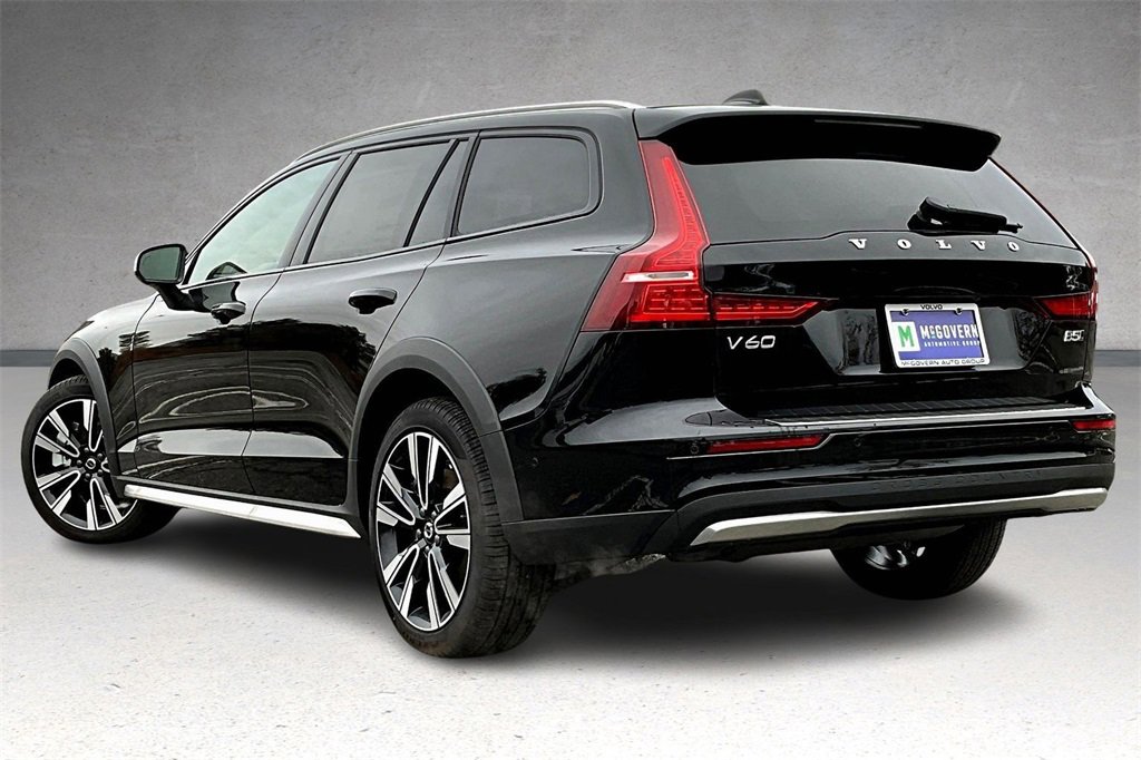 New 2026 Volvo V60 B5 Cross Country Ultra w/ Protection Package Premier image 3