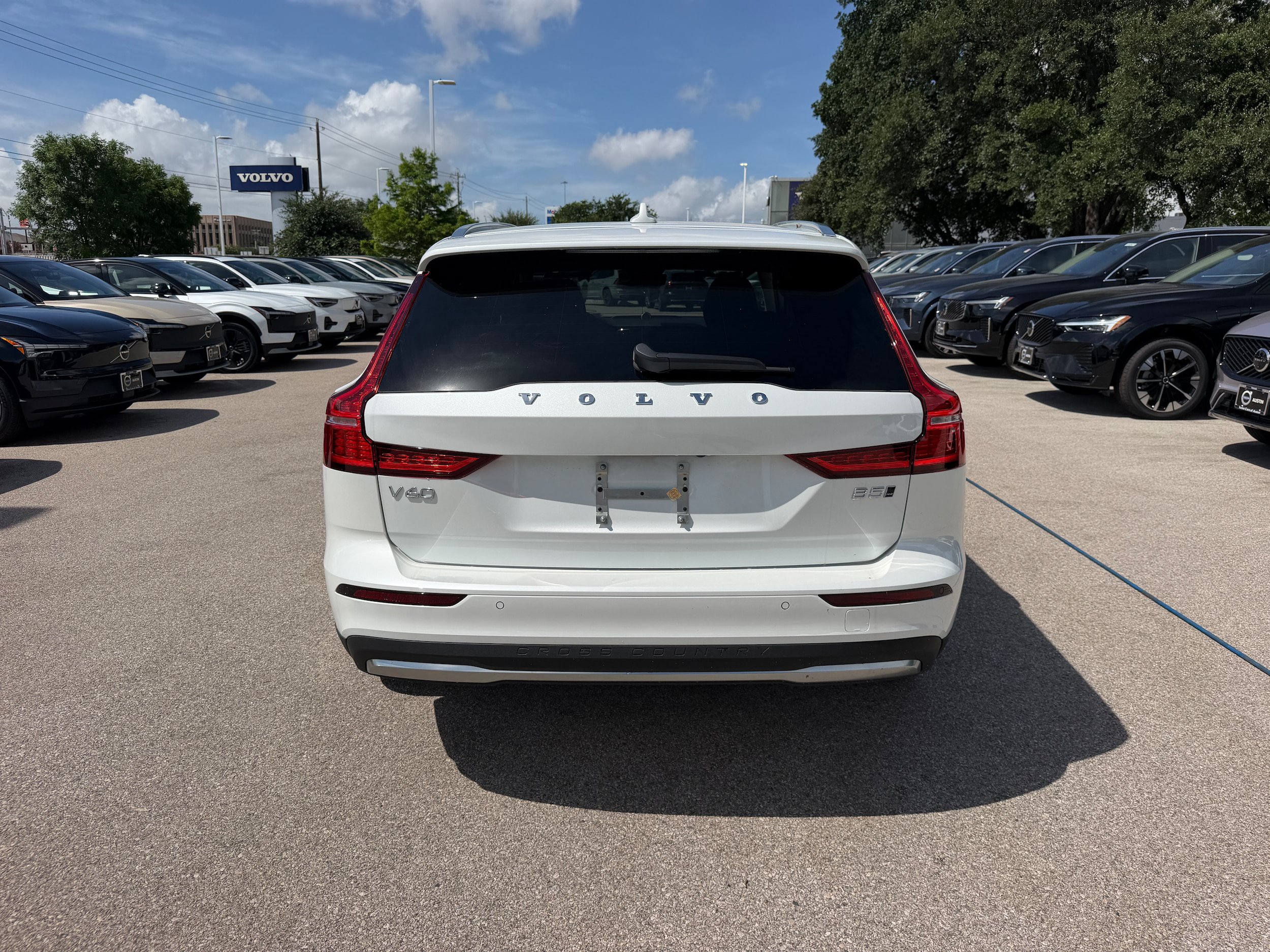New 2026 Volvo V60 B5 Cross Country Ultra w/ Climate Package AWD/4WD image 5