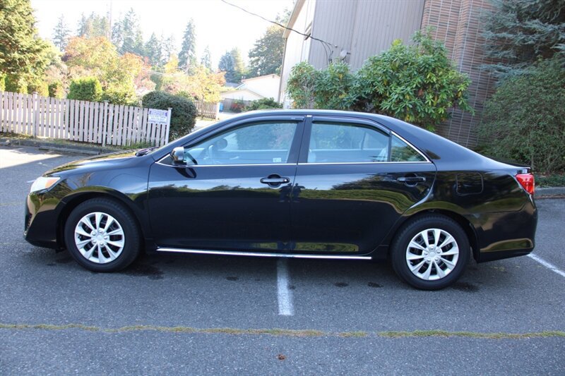 Used 2014 Toyota Camry LE FWD image 13