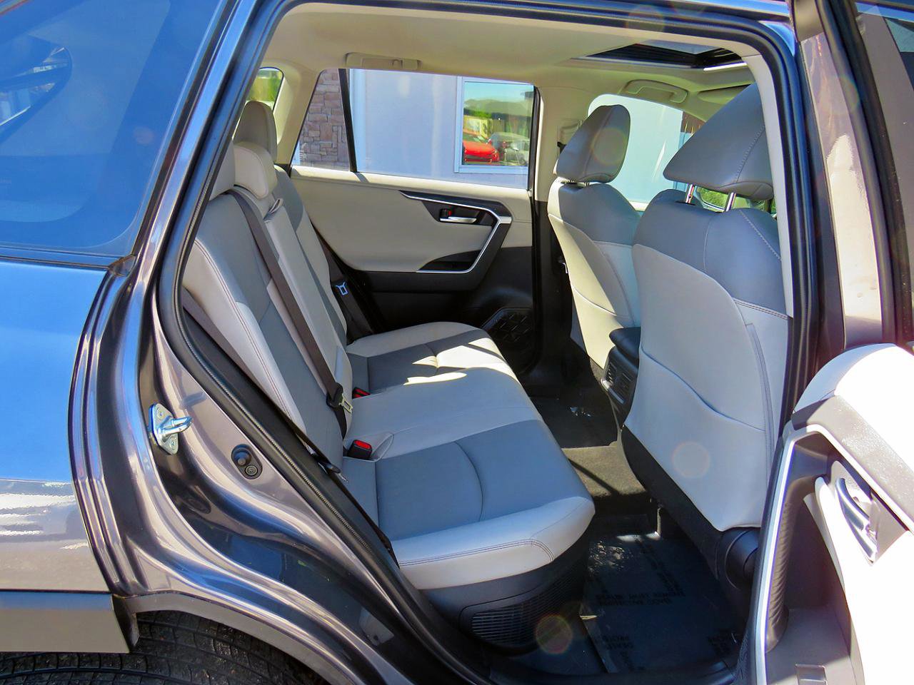 Used 2019 Toyota RAV4 Limited image 17