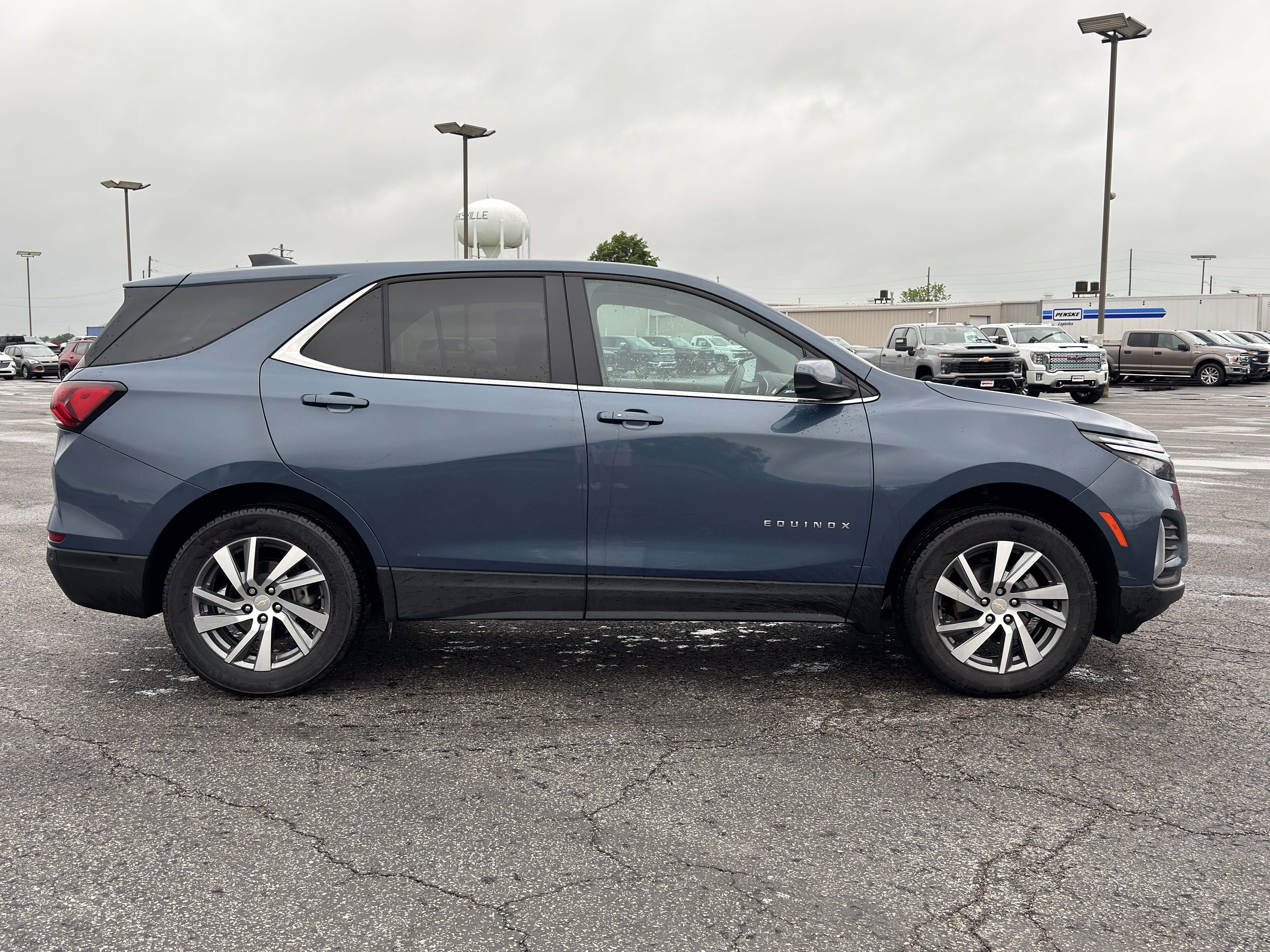 Used 2024 Chevrolet Equinox LT AWD/4WD image 2