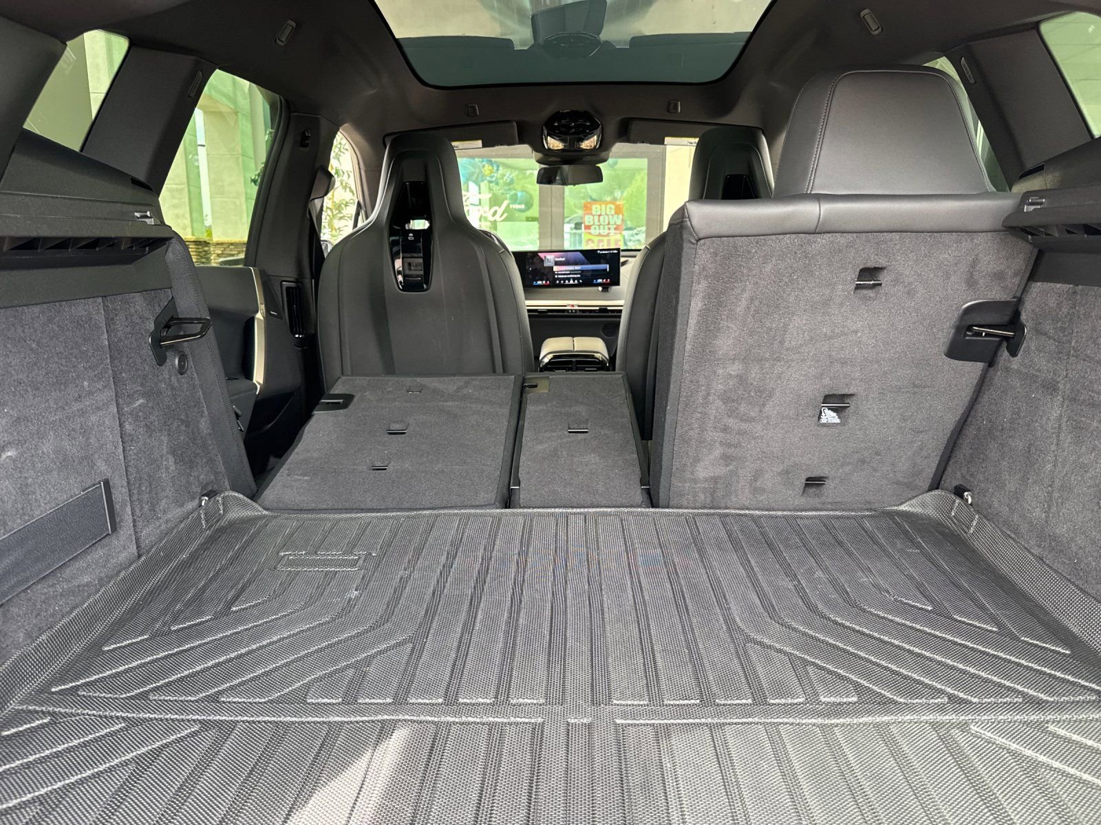 Used 2024 BMW iX xDrive50 w/ Premium Package image 18