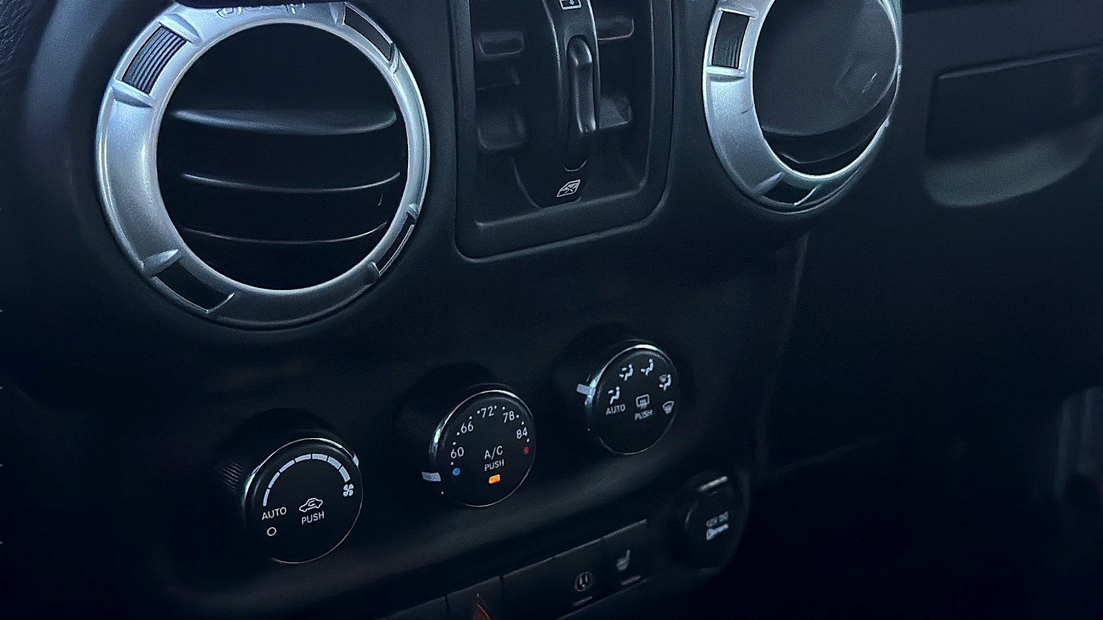 Used 2013 Jeep Wrangler Unlimited Sahara w/ Connectivity Group AWD/4WD image 19