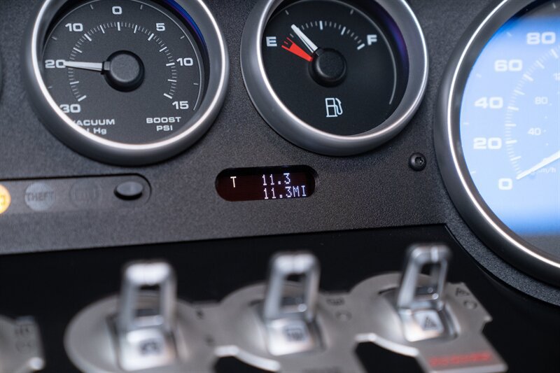 Used 2006 Ford GT RWD image 10