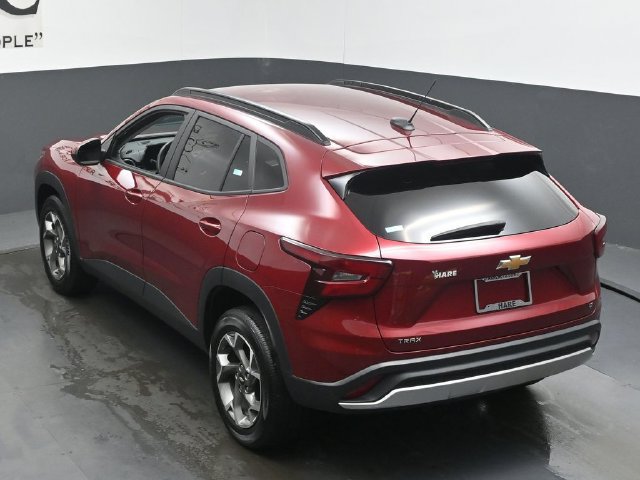 Used 2025 Chevrolet Trax LT FWD image 45