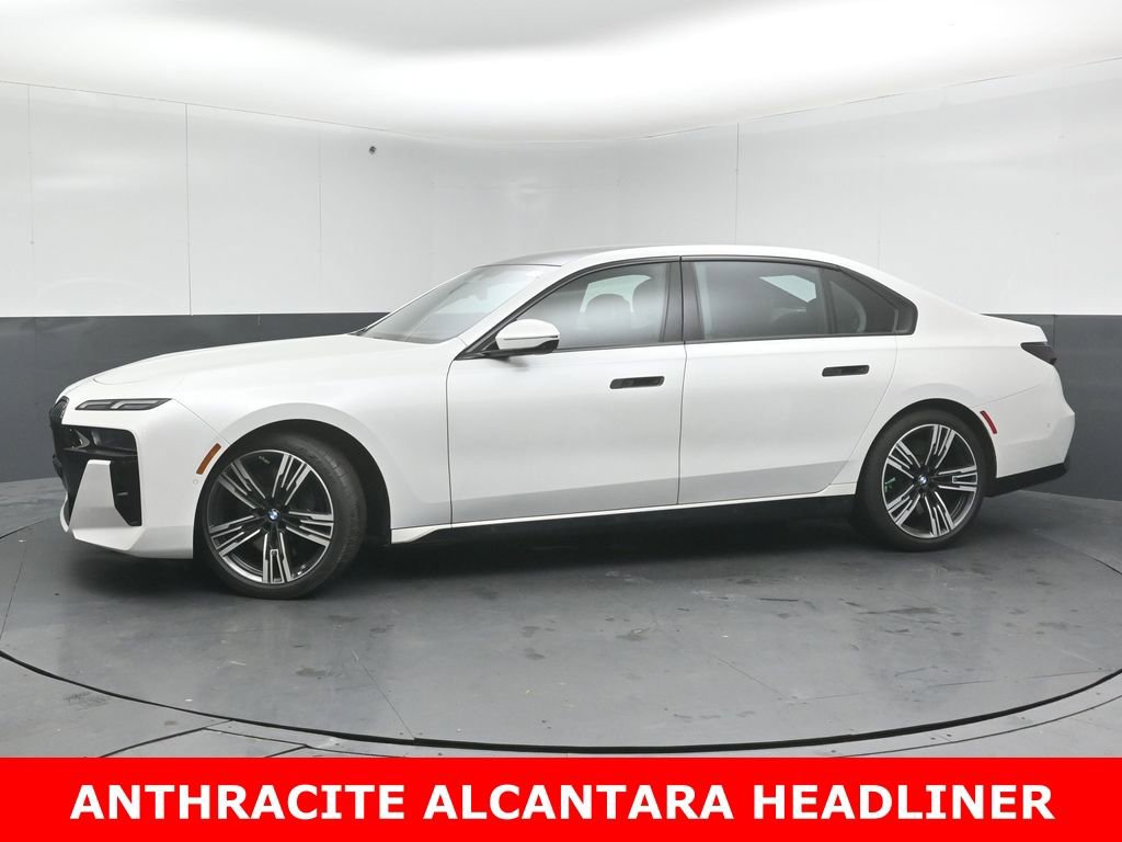 Used 2023 BMW 760i xDrive w/ Luxury Rear Seating Package image 4