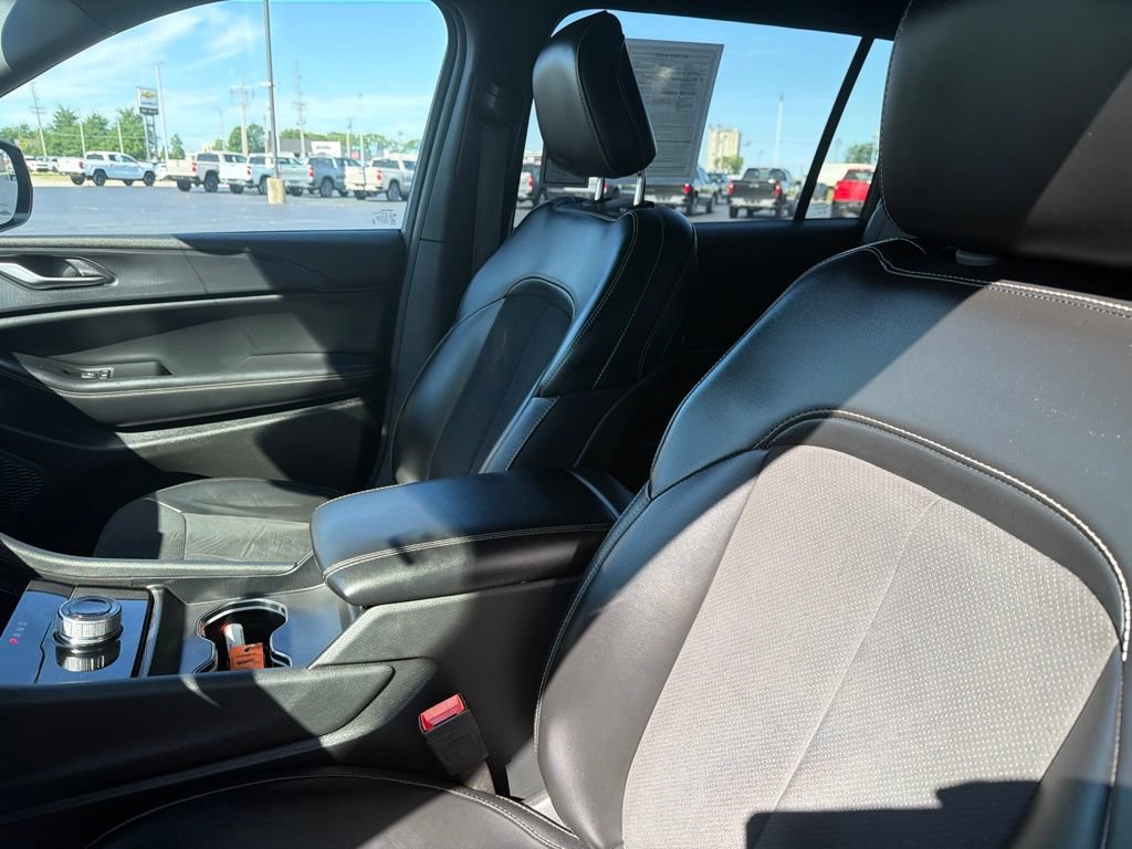 Used 2024 Jeep Grand Cherokee L Laredo AWD/4WD image 12