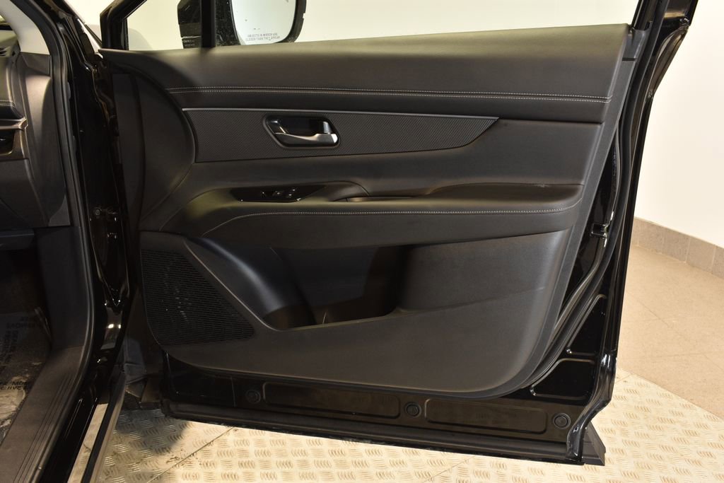 Used 2025 Nissan Murano SV image 33