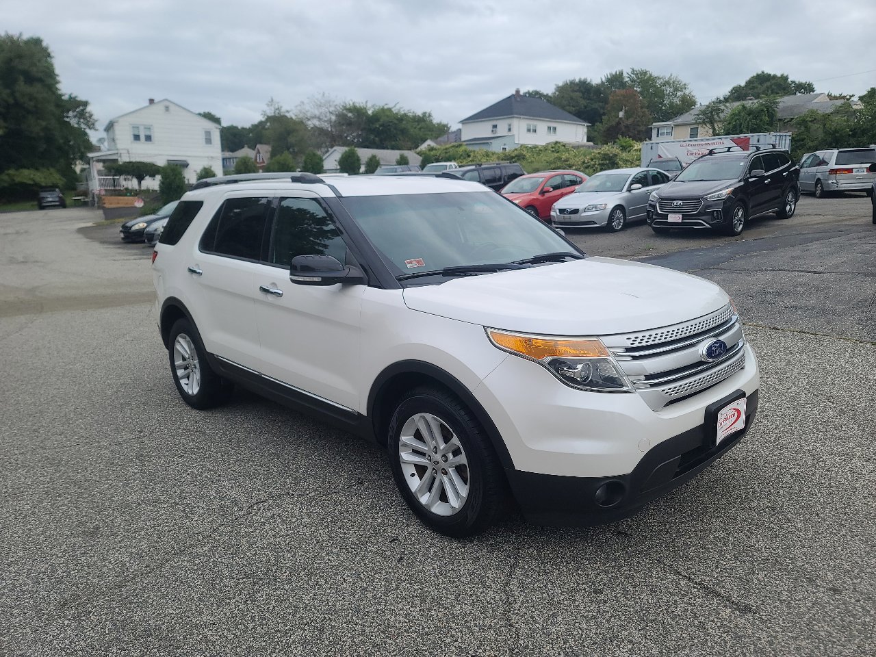 Used 2014 Ford Explorer XLT w/ Equipment Group 202A image 9