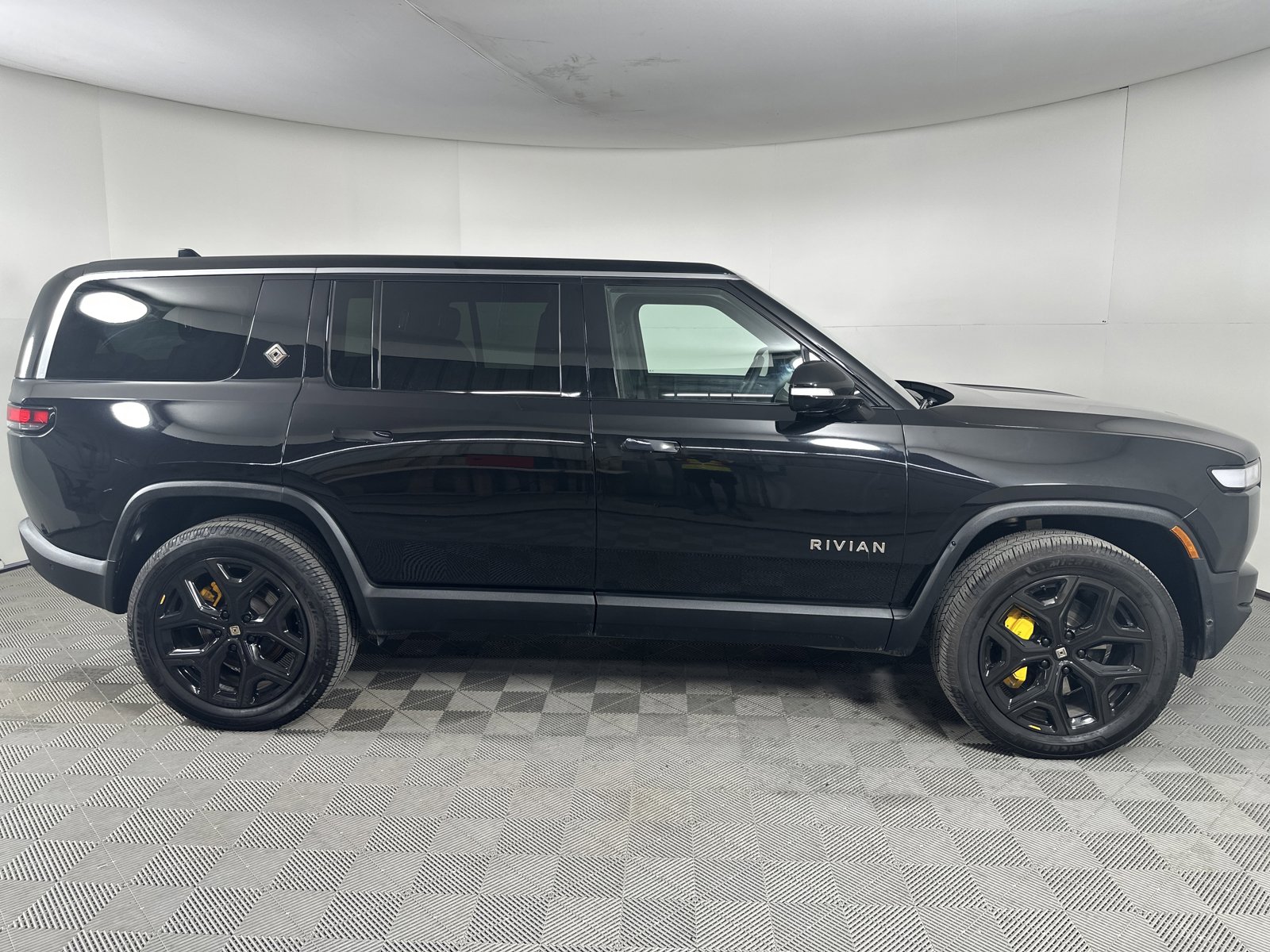 Used 2022 Rivian R1S Launch Edition image 6