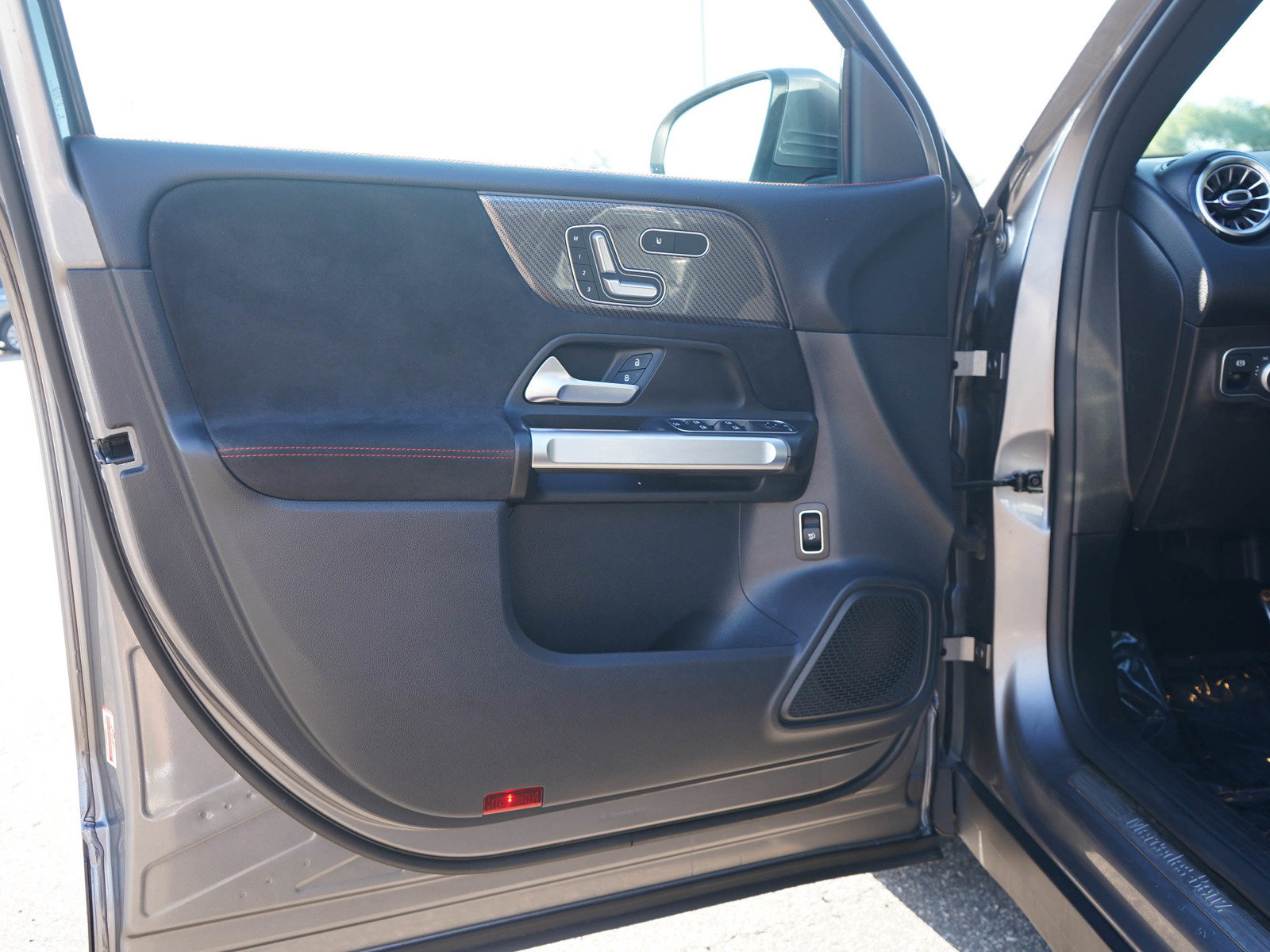 Used 2021 Mercedes-Benz GLB 250 4MATIC image 19