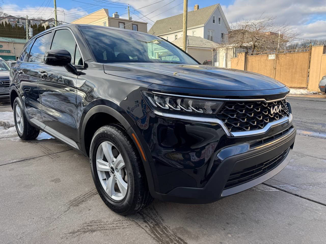 Used 2023 Kia Sorento LX image 3