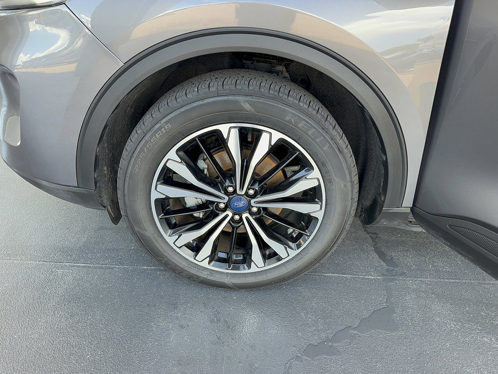 Certified 2022 Ford Escape SE w/ SE Sport Appearance Package AWD/4WD image 33