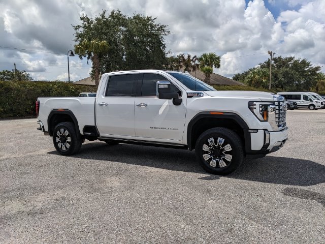 Used 2024 GMC Sierra 2500 Denali w/ Denali Reserve Package AWD/4WD image 2