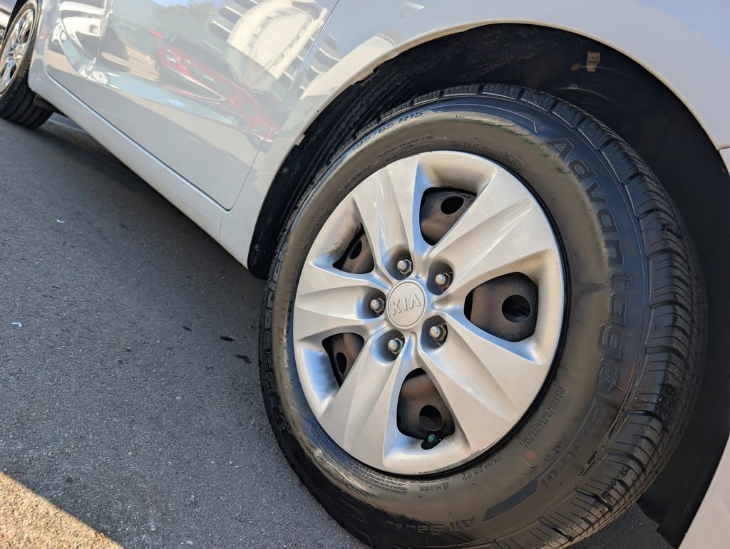 Certified 2017 Kia Forte LX image 7