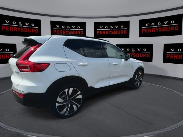 New 2025 Volvo XC40 B5 Plus w/ Protection Package Premier image 8
